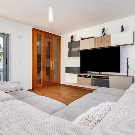 Whome | Damasceno Contemporary 59 Apartment